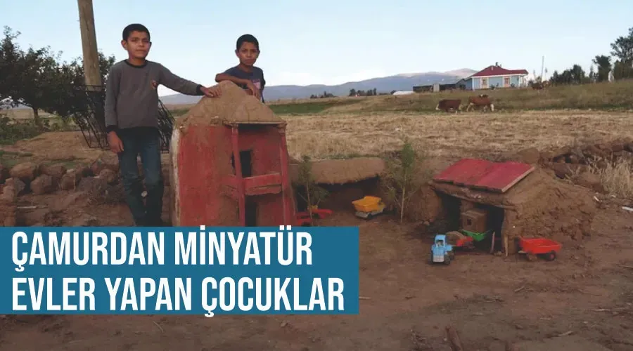 Çamurdan minyatür evler yapan çocuklar
