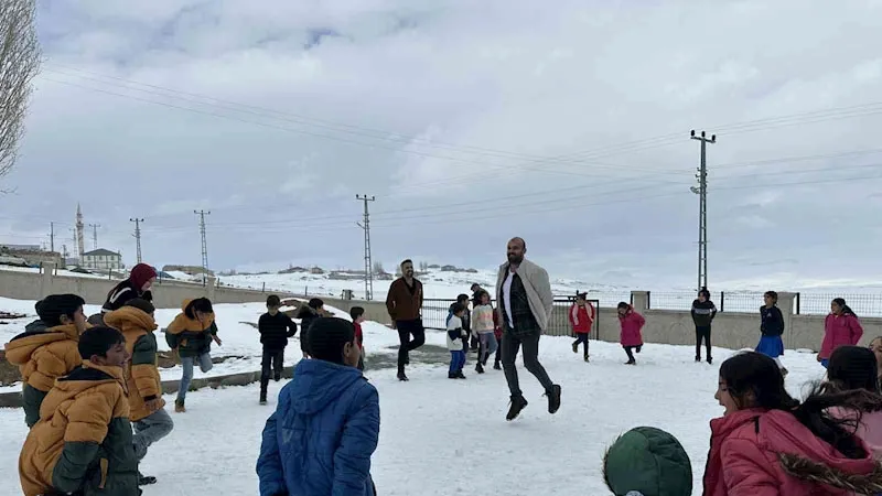 Ağrı’da öğrenciler 
