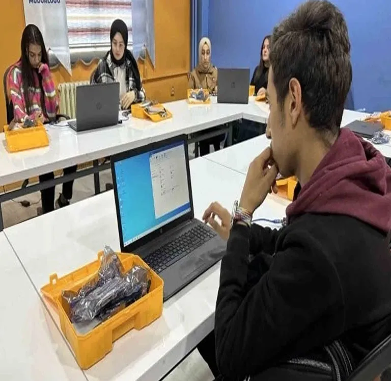 Yüksekova polisinden 7 bin 100 öğrenciye seminer