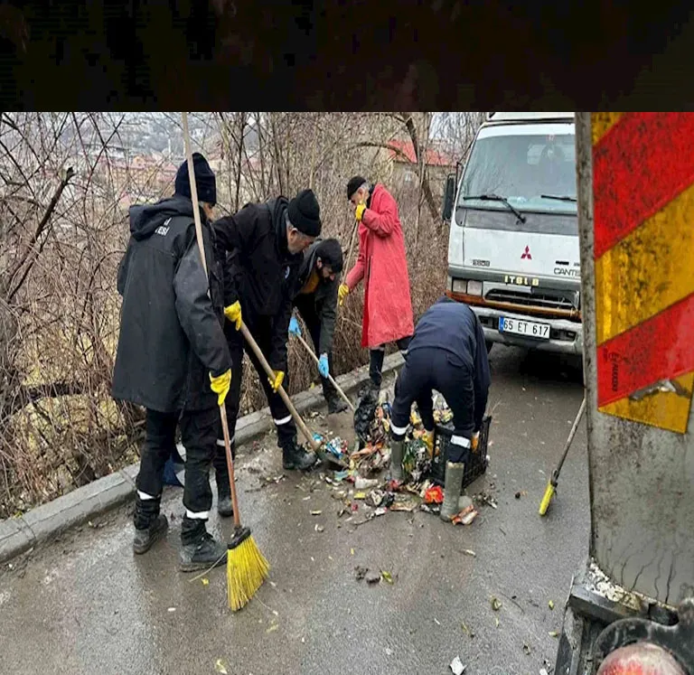 Hakkari’de 50 personel ile çevre temizliği