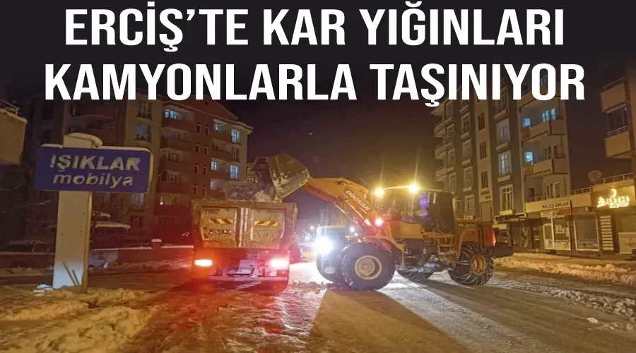 Erciş’te kar yığınları kamyonlarla taşınıyor
