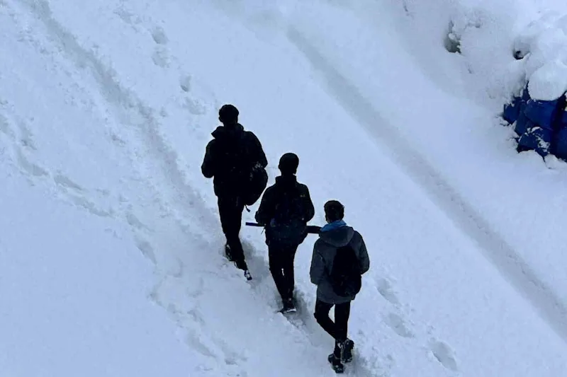 Hakkari ve Yüksekova’da taşımalı eğitime kar engeli