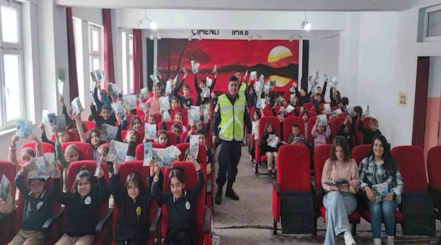 Hakkari Jandarmasından öğrencilere trafik eğitimi