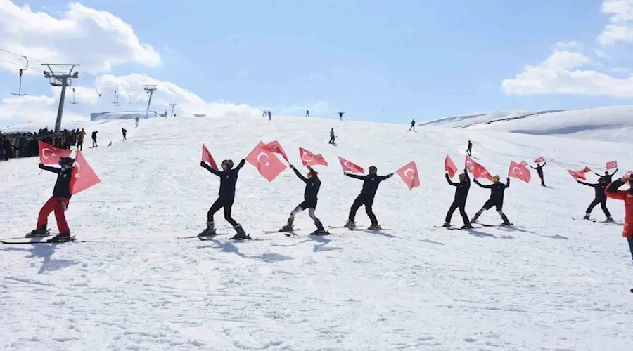 Bitlis Eren Üniversitesinde kar festivali düzenlendi
