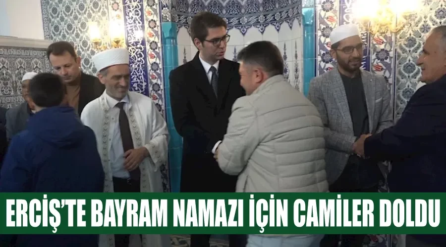 Erciş’te bayram namazı için camiler doldu