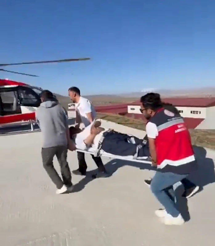 Van’da ambulans helikopter 64 yaşındaki hasta için havalandı