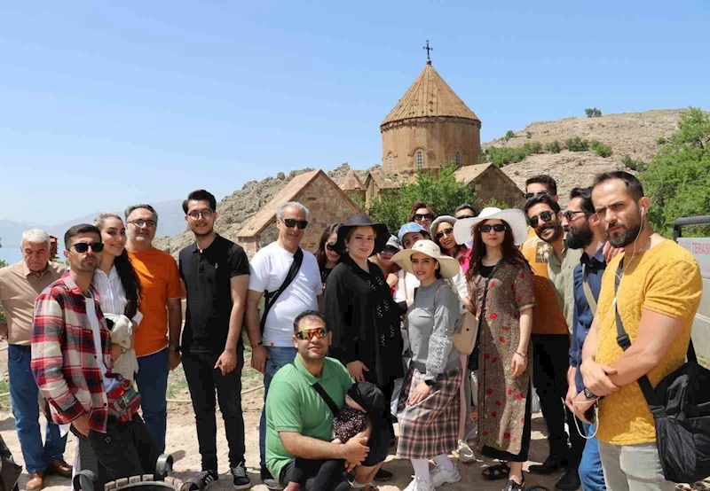 İranlı turizmciler Van Akdamar Adası’na hayran kaldı