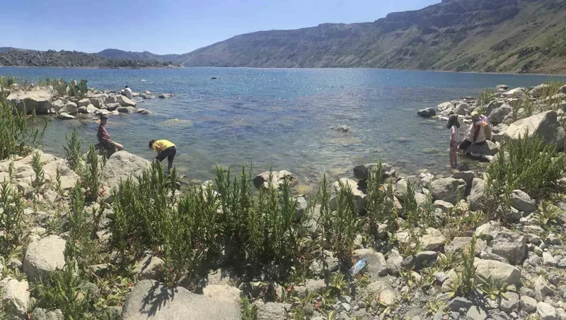 Nemrut Krater Gölü’nde mangal yakan 2 kişiye 5 bin 906 TL idari para cezası