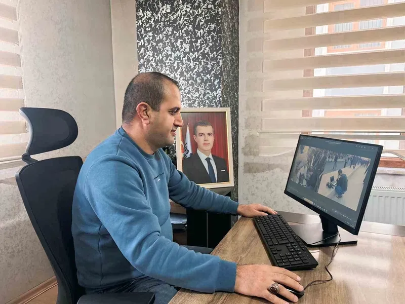 Van depremini dünyaya duyuran gazeteci: Mehmet Salih Akkuş