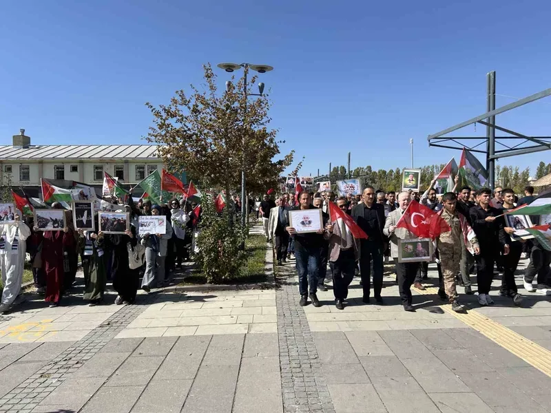 Van’da üniversite öğrencilerinden Gazze’ye destek yürüyüşü