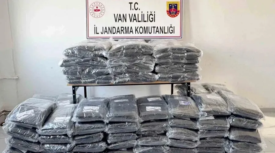 Başkale’de gümrük kaçağı malzemeler ele geçirildi