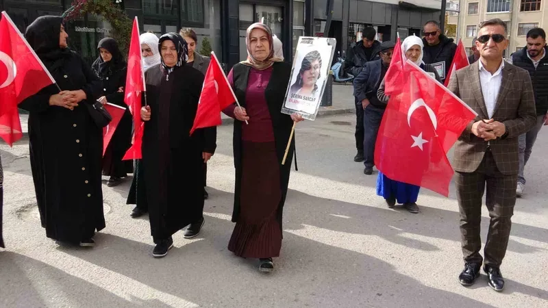 Vanlı ailelerin evlat nöbeti 112’nci haftasında sürüyor