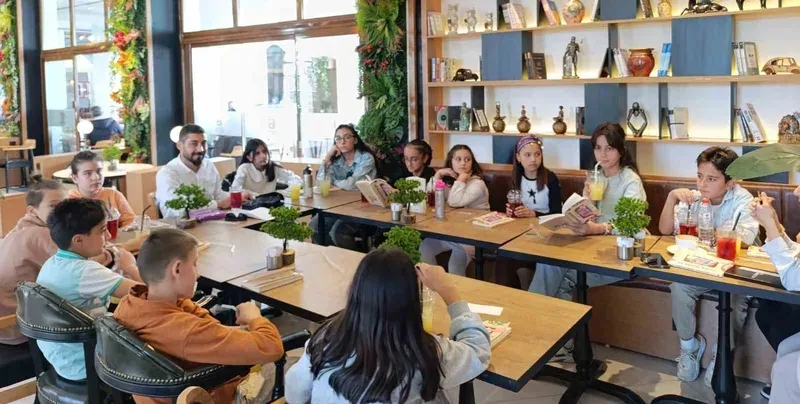 Edremit ‘Kitap Kaşifleri Kulübü’ minik öğrencileri kitap okumaya yönlendiriyor