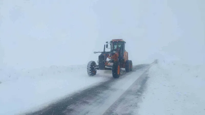 Van’da 28 yerleşim yerinin yolu ulaşıma kapandı