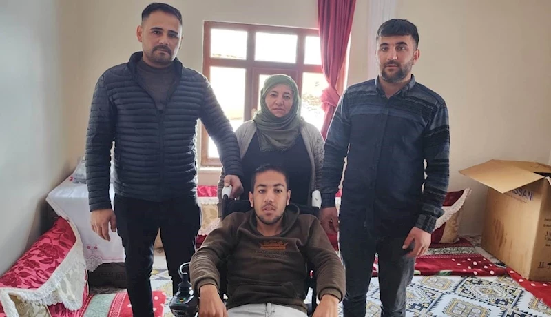Vanlı engelli genç tekerlekli sandalyesine kavuştu