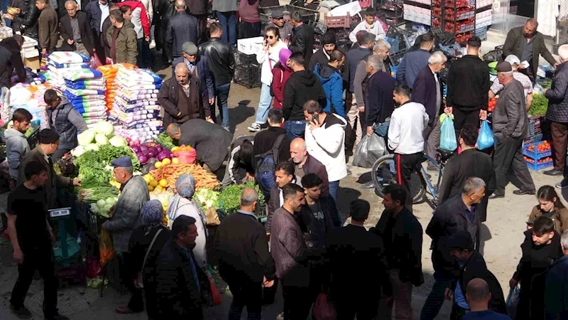 Van’da çarşı ve pazarlarda bayram hareketliliği