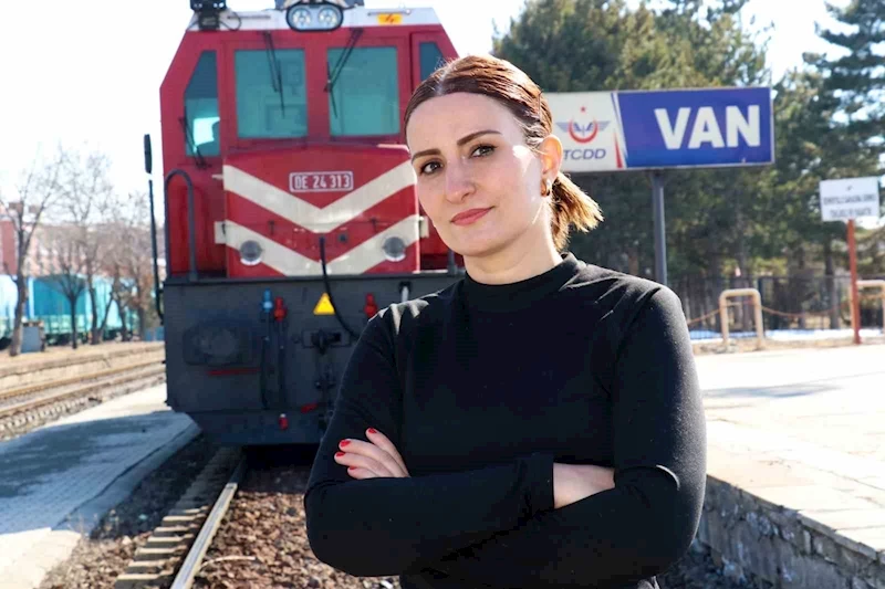 Zorlu coğrafyanın kadın makinisti Van