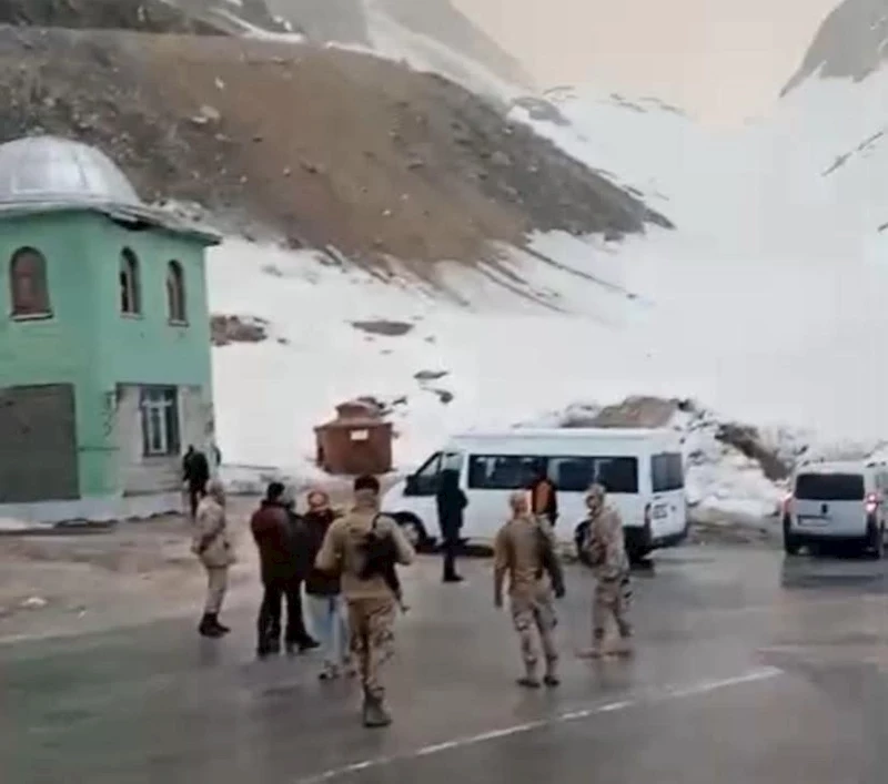 Van-Bahçesaray yolu ulaşıma açıldı