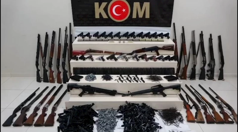 Van’da 13 adreste çok sayıda silah ve mühimmat ele geçirildi