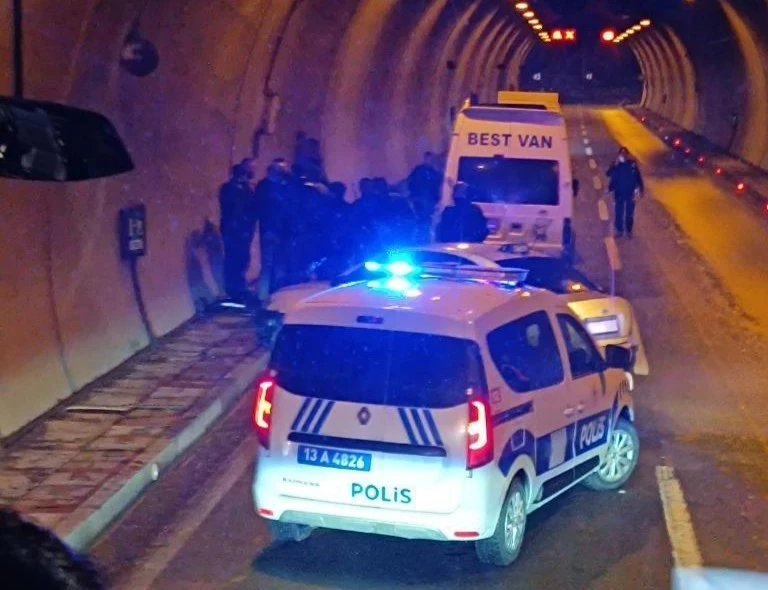 Van’dan sürücüler arasında ’yol verme’ kavgası: 2 yaralı