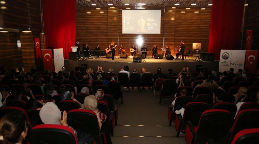 Van Büyükşehir Belediyesi ile Müzik ve Sanat Şöleni