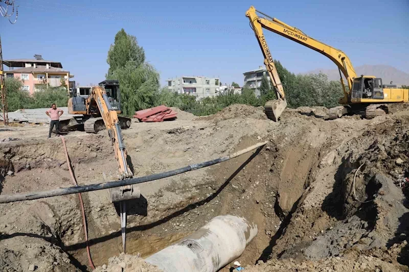 VASKİ ana su hattındaki arızayı gidermek için kesintisiz mesai yapıyor