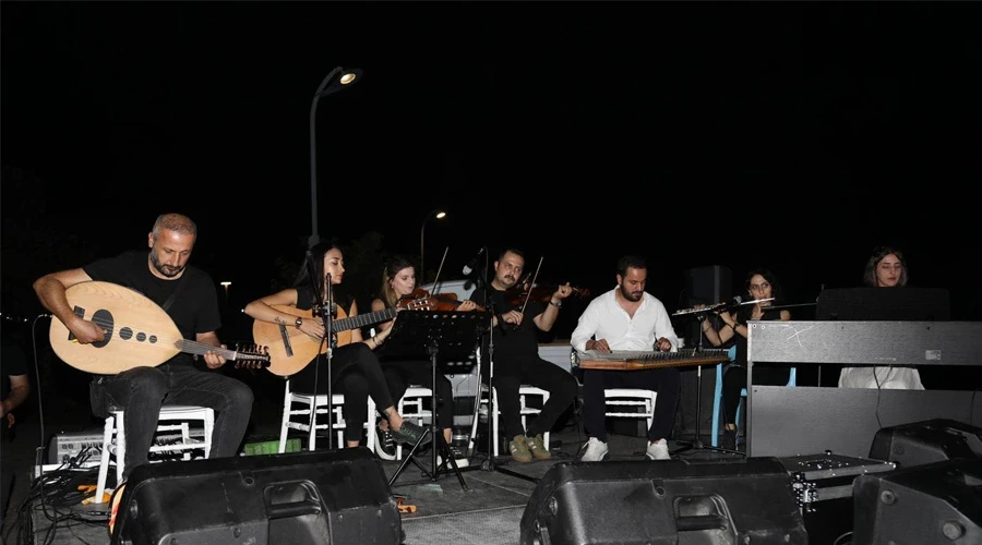 Van, Yaz Konserleriyle Müzikle Coşuyor: Büyükşehir Belediyesi Sanatla Canlandırıyor