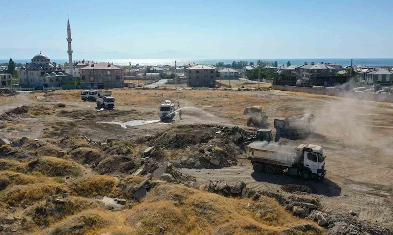 Van’ Büyükşehir Belediyesi bir ay içinde 35 noktada 9 bin 31 metreküp hafriyat temizlendi