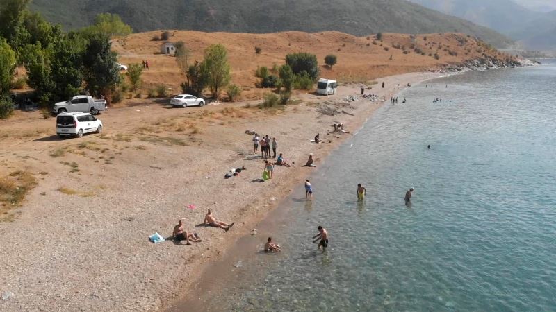 Vangölü Sahilleri Dolup Taştı