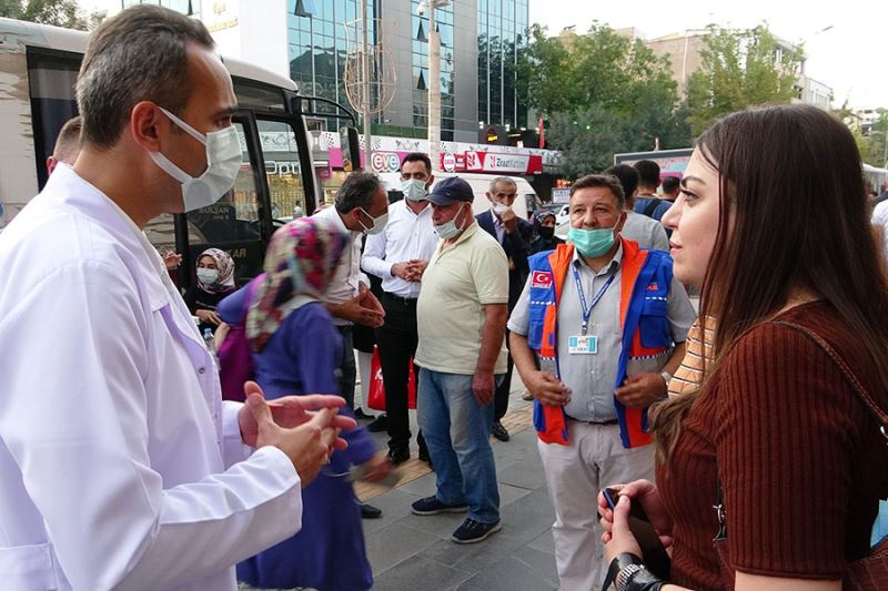Van Bölge Hastanesi Başhekimi Yavuzer vatandaşları aşıya davet etti