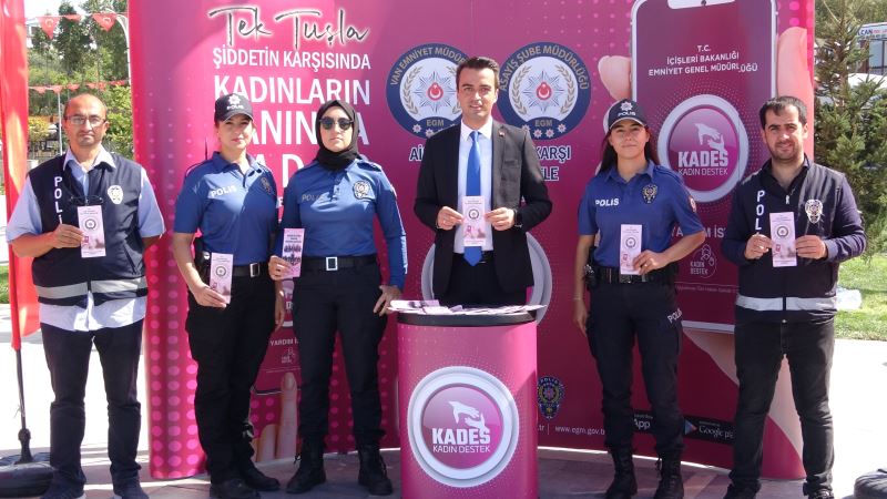 Van polisi, kadınlara KADES uygulamasını tanıttı