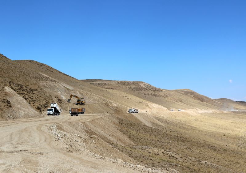 Van Büyükşehir Çitoren’de Dağı Taşı Dize Getirdi