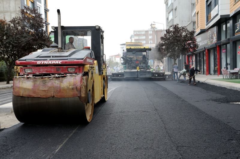 Van Büyükşehir Belediyesi tarafından Sıhke Caddesi’nde asfalt çalışması başladı