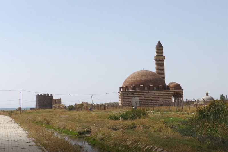 Van Kalesi yanındaki Kaya Çelebi Camisinin kaderi ne olacak?