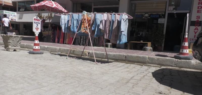 Seyyar satıcıların, yol işgallerinin görüntüleri ekranlarımızda