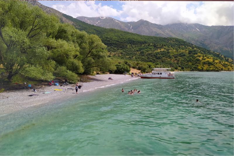 Van Gölü suyuyla hazırlanan spreyin korona virüsün çoğalmasını engellediği tespit edildi