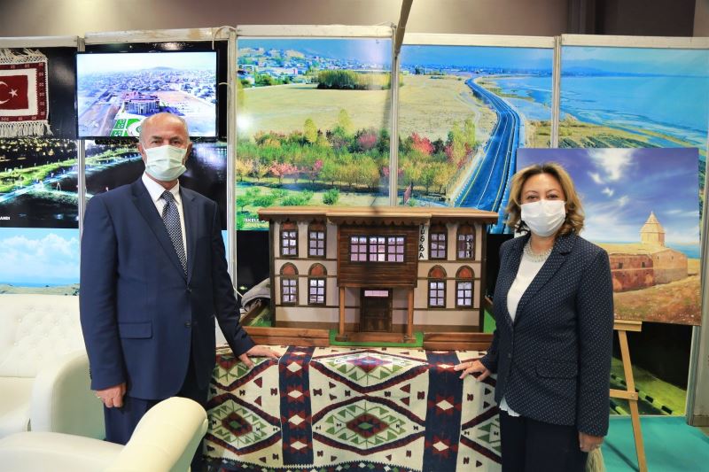 Tuşba Belediyesinin standına büyük ilgi