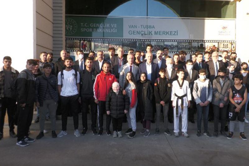 Numan Kurtulmuş, gençlerle bir araya geldi