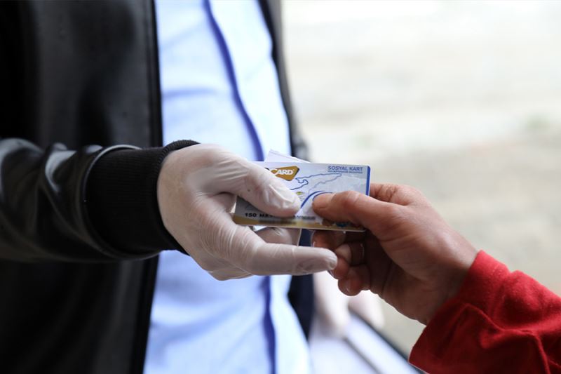 Van Büyükşehir Belediyesi sosyal kart ile 2 bin 77 dar gelirli aileye ulaştı