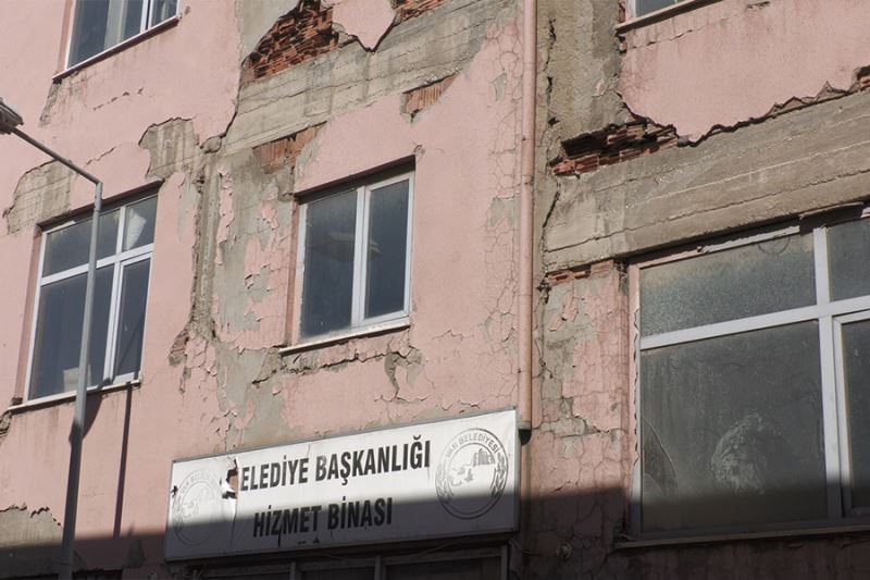 “Yetkililer ne bekliyor! İlla birileri mi ölmeli?”