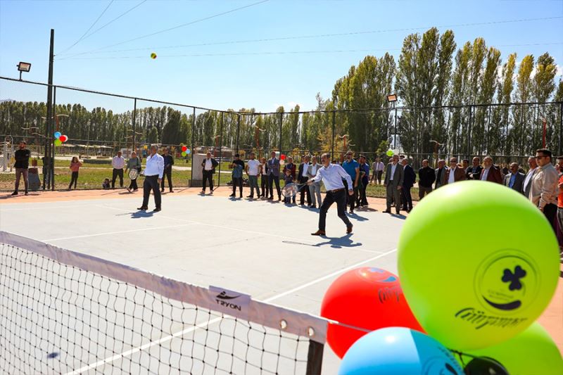 Tenis kortu açılışı Gürpark renk kattı