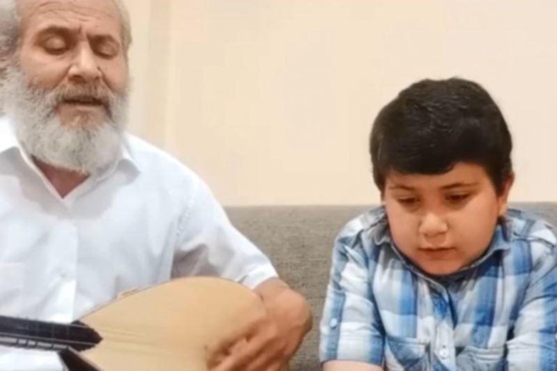 Bağlamaya gönül veren aile