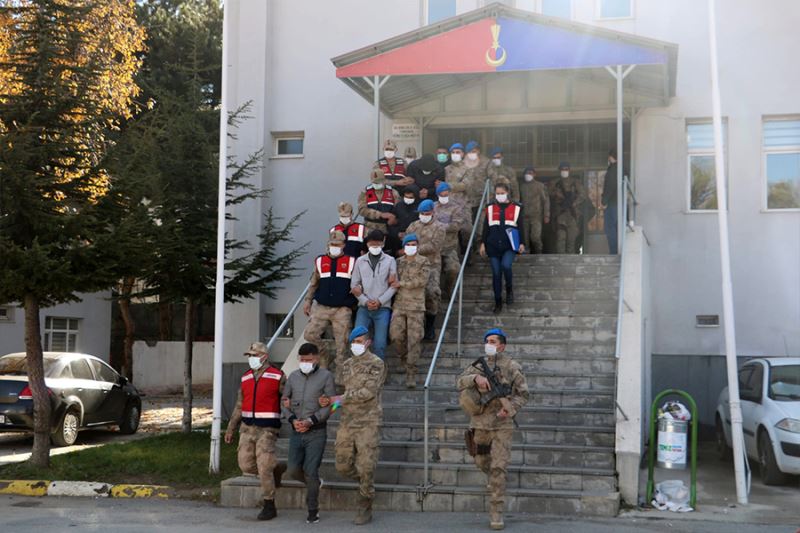 Bitlis merkezli göçmen kaçakçılığı operasyonu