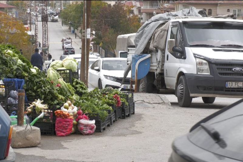  Çözüme kavuşturulamayan seyyar satıcılar ve yol, kaldırım işgalleri