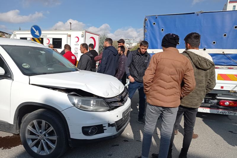 Erciş’te trafik kazası maddi hasara yol açtı
