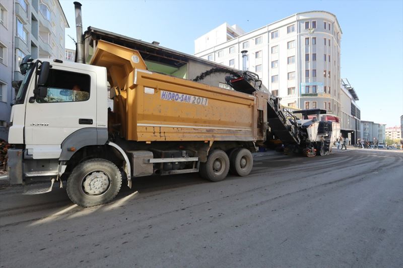 İpekyolu Belediyesi hatalı asfaltı söktürdü