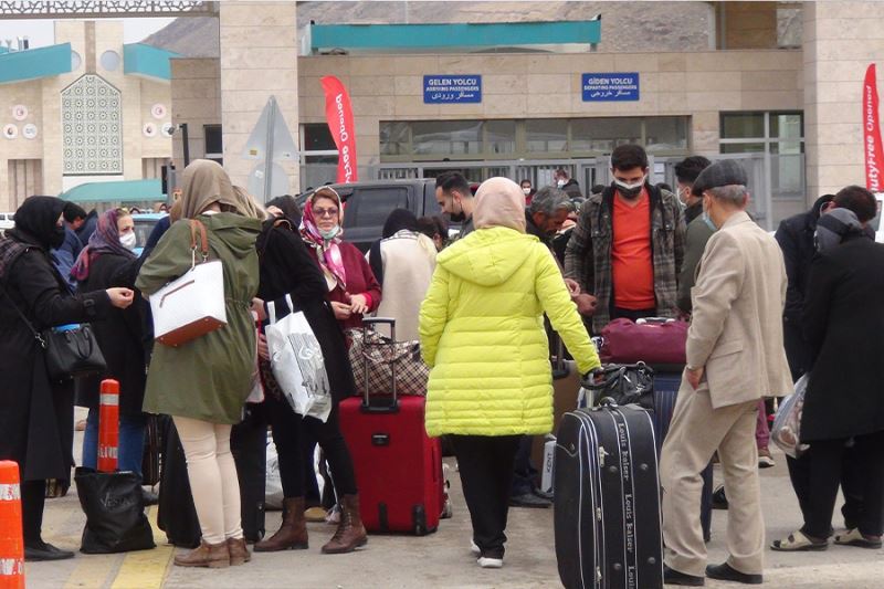 İranlılar ‘Muhteşem Cuma’ için Van’a akın etti