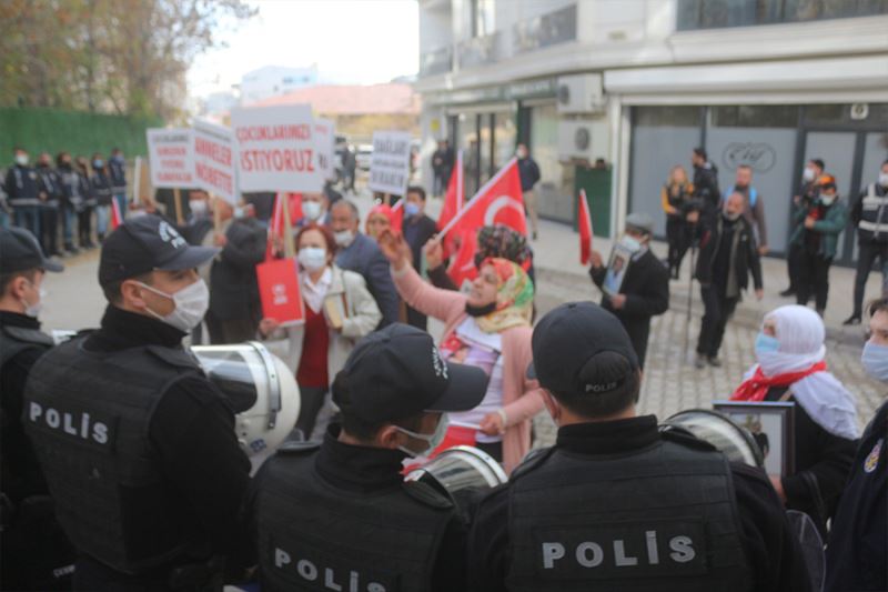 Kızına seslenen Vanlı anne: “Baban ölmeden gel gör”