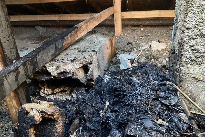 Okul çatısında yangın