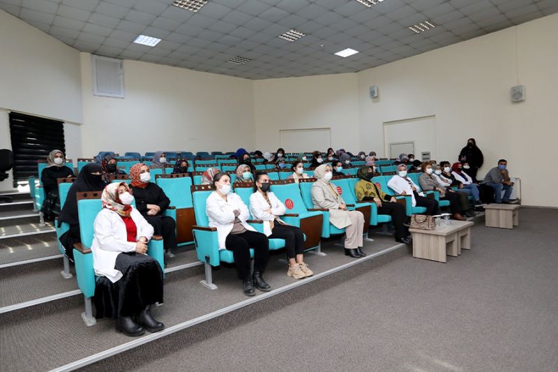 Van Büyükşehir Belediyesinden koruyucu aile semineri
